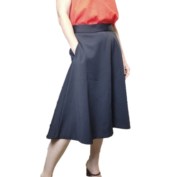 SIZE 4 skirt A-line Flared  Black color BANANA REPUBLIC - Picture 1 of 11